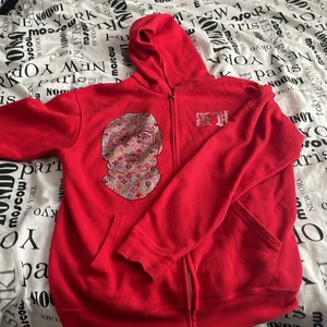 Bvaldi  hoodie  - Hoodie med Kristaller storlek M har inte använt den så mycket