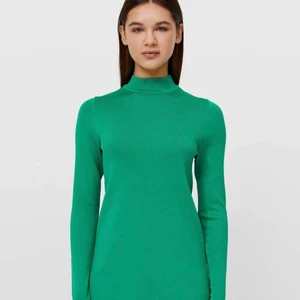 Snygg grön klänning - En stickad grön klänning, använd 1 gång 🍀