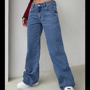 Jeans - Lågmidjade jeans i storlek M, nyskick💕