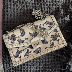 Väska  - Ej använd köpt på mango 