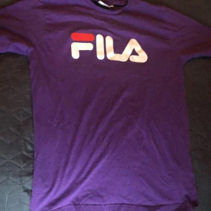 Fila T-shirt  - En Filatröja från Fila i storlek xs men passar även S!