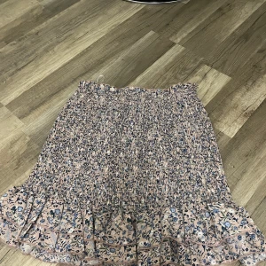 Sommar kjol - Jättefin sommarkjol storlek S aldrig använd