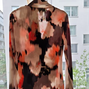 DKNY - Färgglad topp från DKNY 