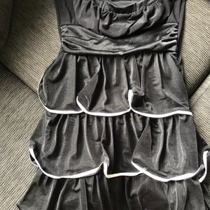 Sisters point klänning - Jättefin sisters point klänning i storlek s. Resåren i  bysten behöver tightas till därav för stor för mig som har små bröst. Aldrig använd.