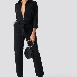 Byxdress / jumpsuit - Använd endast en gång, storlek 34. Passar xs/s
