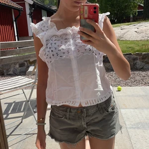 Linne blus ralphlauren  - Vitt linne från ralphlauren, perfekt till sommaren, myclet bra skick.