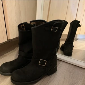 Johnny bulls - Ett par Johnny bulls i bra skick, köparen står för frakt storlek 38