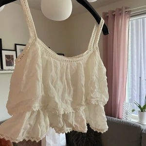 Linne - Gulligt vitt/beiget linne, helt oanvänt och prislappen sitter kvar! 