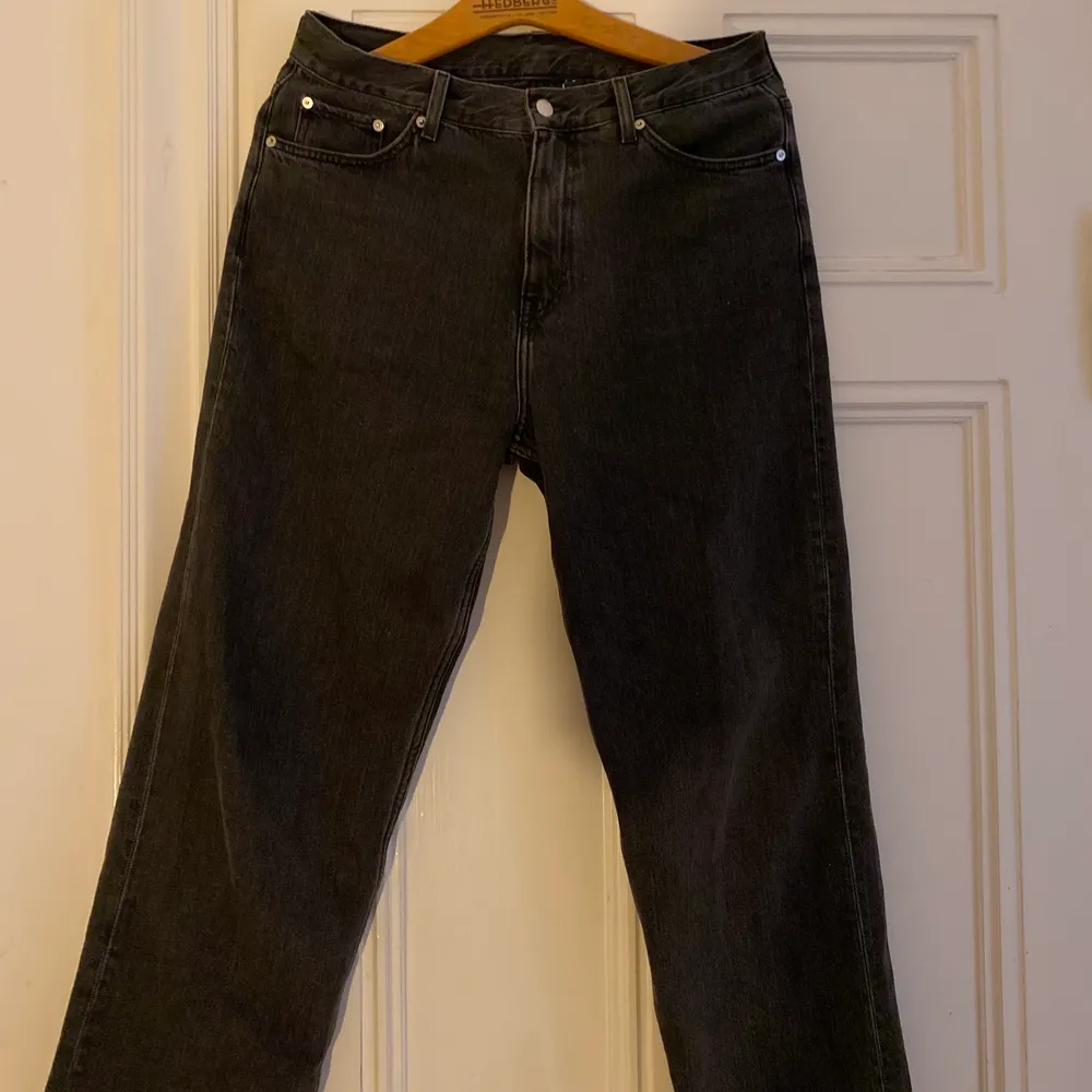 Weekday galaxy jeans 30/30 i grå färg, inga defekter . Jeans & Byxor.