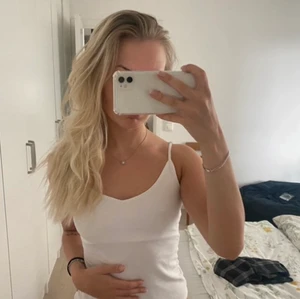 Vitt linne  - Säljer vitt linne från lagar 157 i strl S🌸 aldrig använd. Säljer för 20kr💗 kan mötas i Sthlm eller frakta💗