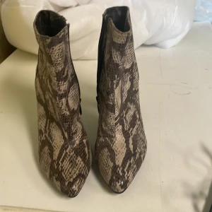 Snygga klacksko - Knappt använt dom 