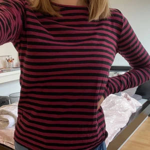 Nakd - ( Lånad bild! ) Säljer min randiga tröja från nakd då den inte riktigt är min stil, skriv för mer info/frågor!💖