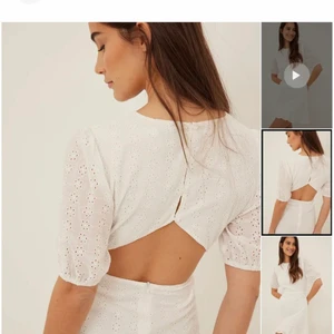 Klänning - Säljer denna sjukt snygga klänning frpn NA-KD som har varit slutsåld i veckor! Den var tyvärr förstod för mig. Sjukt fint med hålet i ryggen och ör helt perfekt till sommaren. Den är helt oanvänd, Testad en gång. PRIS KAN DISKUTERAS