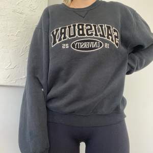 En vintage college sweatshirt, supersnygg färg🌟 Storlek M men passar även mig som har S