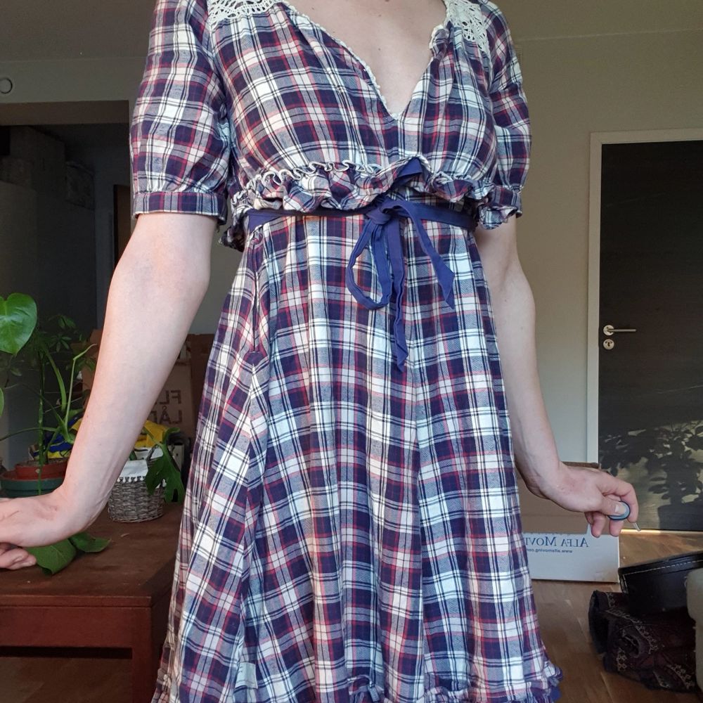 Beautiful and feminine Odd Molly Dress fits size 36/38. Can be dressed very girly or very edgy if paired with Dr. Martens. Flattering neckline!. Klänningar.