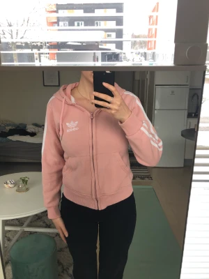 Ljusrosa adidas hoodie - Superskön tröja!