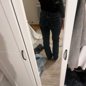 Mid waist jeans från bikbok🖤 väldigt bra skick❤️‍🔥 300kr inkl frakt