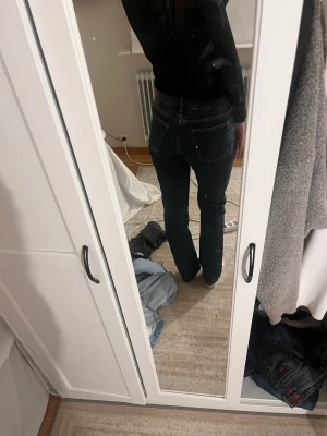 Jeans  - Mid waist jeans från bikbok🖤 väldigt bra skick❤️‍🔥 300kr inkl frakt