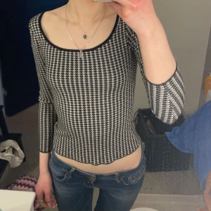 Other stories topp - Super snygg other stories topp som är knappt använd skriv privat via intresse( endast seriösa köpare tack!)