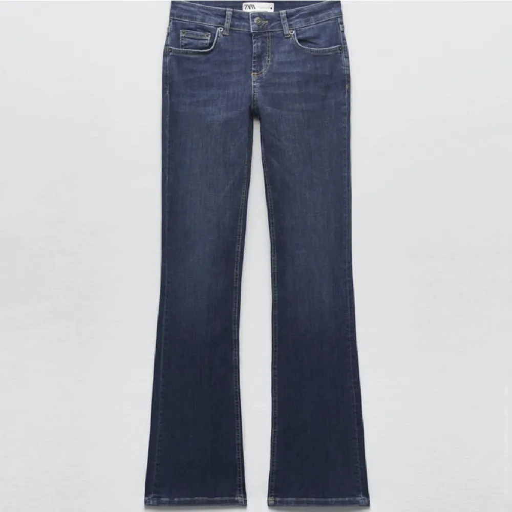 Populära lågmidjade bootcut jeans från Zara!💞. Jeans & Byxor.