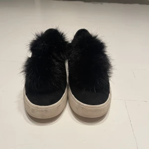 Steve Madden skor - Jag säljer den här skorna för att dem inte passar mig längre (i stilen)Storleken är 38-39. Priset som står kan ändras till ett annat pris.