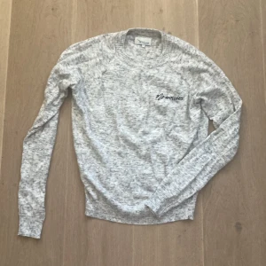 Grå cardigan från Twintip, S - Grå cardigan från Twintip i storlek S. Endast använd 1 gång!