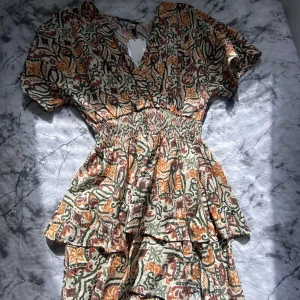 Zara klänning  - Köpte denna klänning från zara för ett tag sedan, men har aldrig kommit till användning eftersom att den var för stor . Prislappen är kvar! Storlek Smen skulle säga att det passar Xs oxå!💕Pris kan diskuteras 