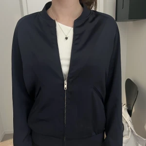 Bomberjacka  - Säljer denna super coola bomberjackan ish<333 skriv vid intresse eller frågor