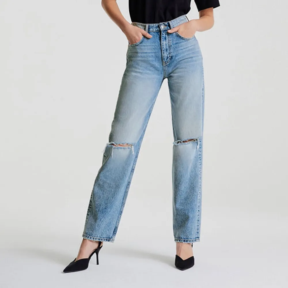 jätte fina jeans i bra skick, nypris 599kr💓. Jeans & Byxor.