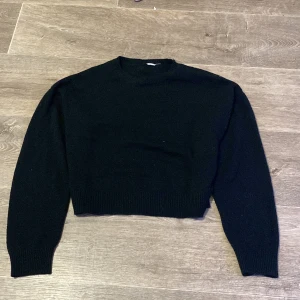 Svart stickad tröja!💕 - Jättefint skick! Kan mötas upp i Avesta eller fraktas via postnord