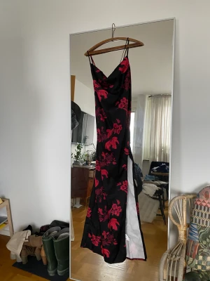 Långklänning  - Långklänning med slits, my med prislappar kvar 