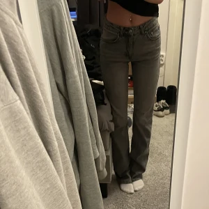 gina jeans - säljer då jag känner att dom är lite för långa på mig och får därför ingen användning av dom💕