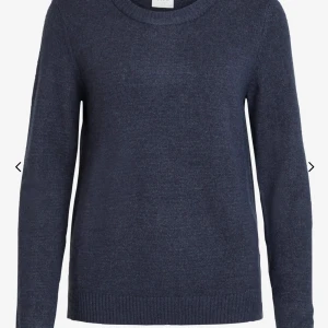 Mörkblå VILA tröja - Superfin mörkblå vila tröja som aldrig är använd! Köpt för 329kr💕 skriv om du vill ha bilder eller har någon fundering💕💕 priset kan diskuteras. 