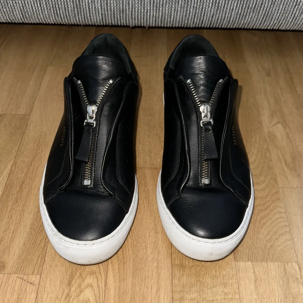 Arigato skor till salu i storlek 40. Använda ett par gånger, men är i god skick. . Skor.