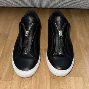 Arigato skor till salu i storlek 40. Använda ett par gånger, men är i god skick. 