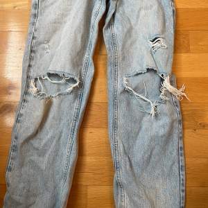 Säljer mina gamla jeans då dem inte är min stil längre och dem har blivit för små. 