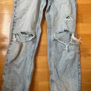 Säljer mina gamla jeans då dem inte är min stil längre och dem har blivit för små. 