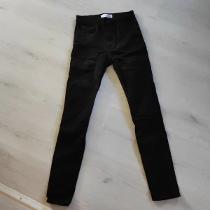 Jeans - Stretchiga jeans. 