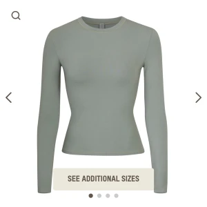 Skims tröja - Sååå himla snygg skims tröja! Så skönt och helt underbar passform. Säljer så jag har fler och inte använder just denna färgen❤️ använd en gån!!! 