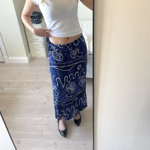 Omlott kjol - Super skön kjol i fint mönster💙 Använd fåtal gånger