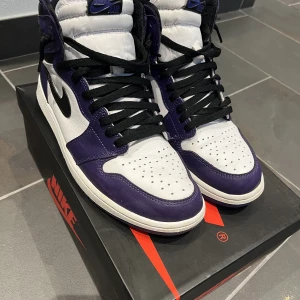 Jordan 1 high court purple  - Cond 9/10 minimalt slitage inga större flaws eller så skriv för fler bilder. Köpare står för frakt