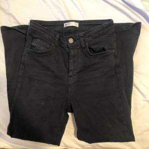 Svarta flare jeans från Gina❤️