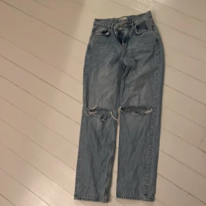 Blå Jeans  - Säljer nu min jeans från Gina  de är i mycket bra sick!! Har även dessa i ljus blå 