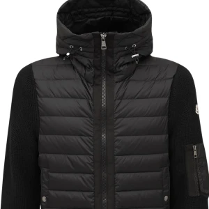 Moncler cardigan storlek S/M - Moncler cardigen oanvänd.  Passar Storlek L/M 