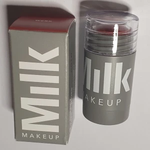 Milk blush  - Säker detta blush sticket, kommer inte till användning 🤍