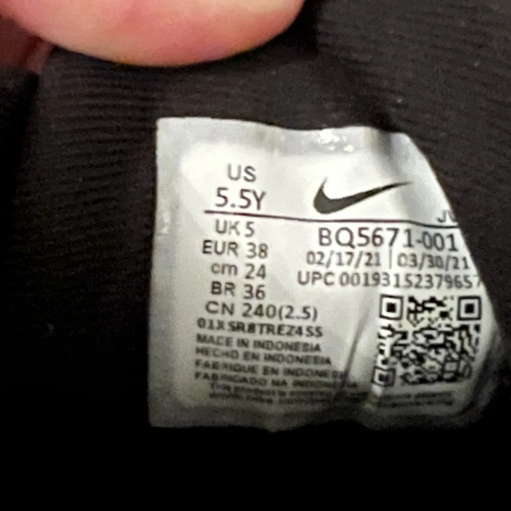 Nike träningsskor som är använda fåtal gånger då jag beställde fel storlek. Hör av er om ni vill ha fler bilder😇 pris kan diskuteras vid snabb affär. . Skor.