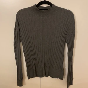 Vila stickad tröja  - Vila stickad tröja. Ord pris 499,95:- Aldrig använd  Superfint skick 