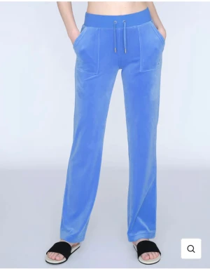 Juicy Byxor - Säljer nu mina juicy i färgen Regatta då jag har tröttnat på färgen! Väl använda men i gott skick. 