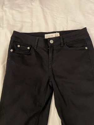 Gina Tricot jeans  - Lågmidjade CHLOE jeans från Gina Tricot, har tyvärr inga bilder när jag testar det då det är väldigt små för mig🥰Det står att det är storlek 24 skulle säga det är en xs💕