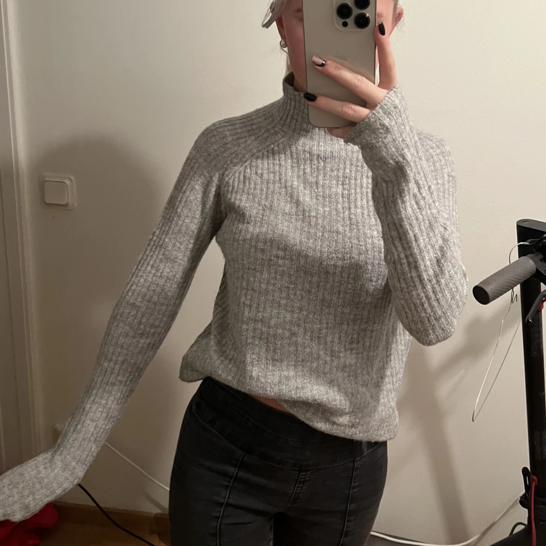 Grå stickad  - 91